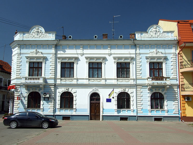 File:Kolomea Vichovy square 1-3.jpg