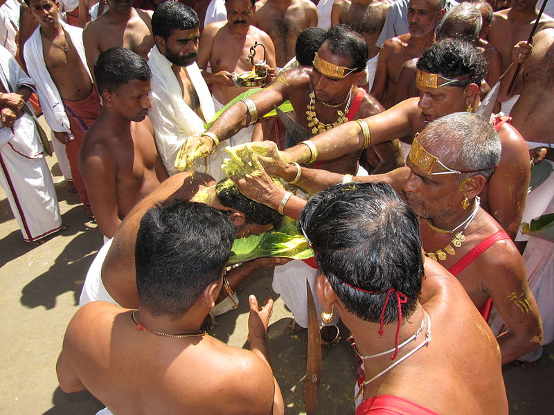 File:Komarams blessing the Muchilottu Bhagavathi theyyam performer.jpg