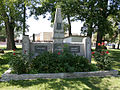 Památník obětem 2. světové války na návsi