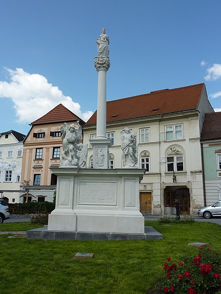 File:Krems Körnermarkt Mariensäule.jpg