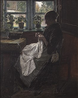 En kone siddende ved et vindue med sit sytøj, 1905