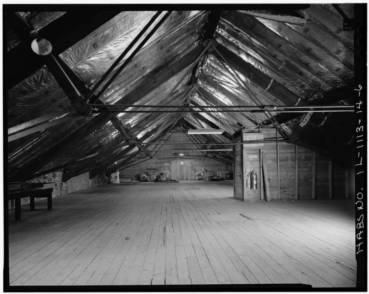 File:LOFT, LOOKING SOUTH - Fort Sheridan, Cavalry Stable, Thorpe and Chapman Roads, Lake Forest, Lake County, IL HABS ILL,49-FTSH,1-14-6.tif