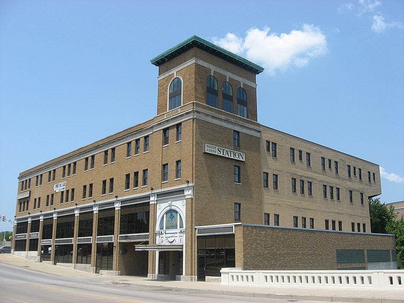 File:LaSalle Annex in South Bend.jpg