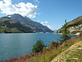 Le lac du Chevril à Tignes. Ce lac se trouve en amont du barrage de Tignes sur l'Isère.