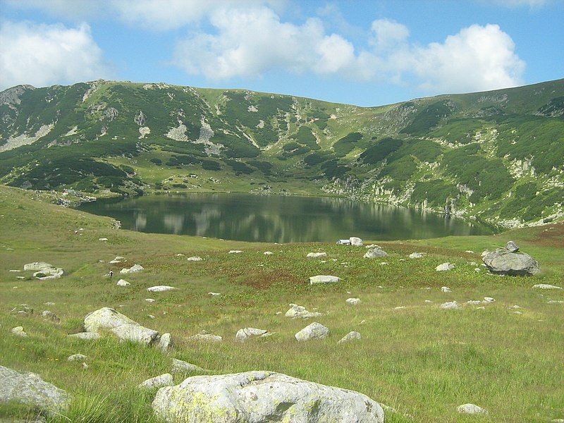 File:Lacul Zanoaga - panoramio.jpg