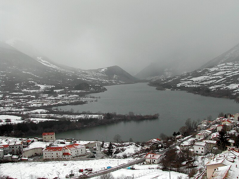 File:Lago di Barrea (winter).JPG