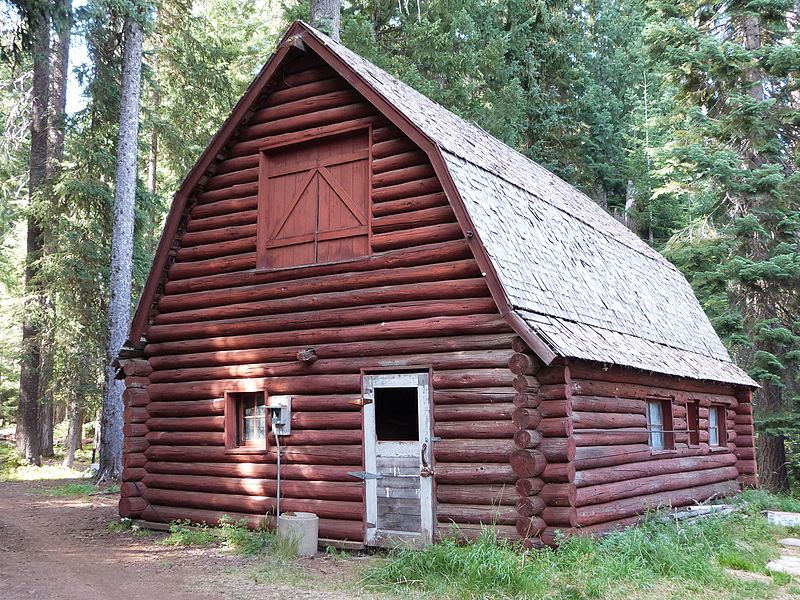 File:Lake of the Woods RS barn - Winema NF Oregon.jpg