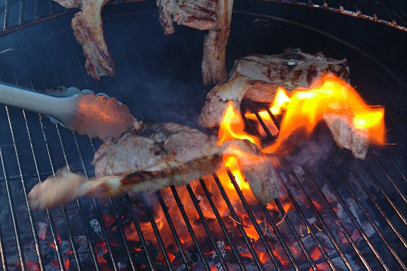 File:Lamb chops on the barbecue 07.jpg