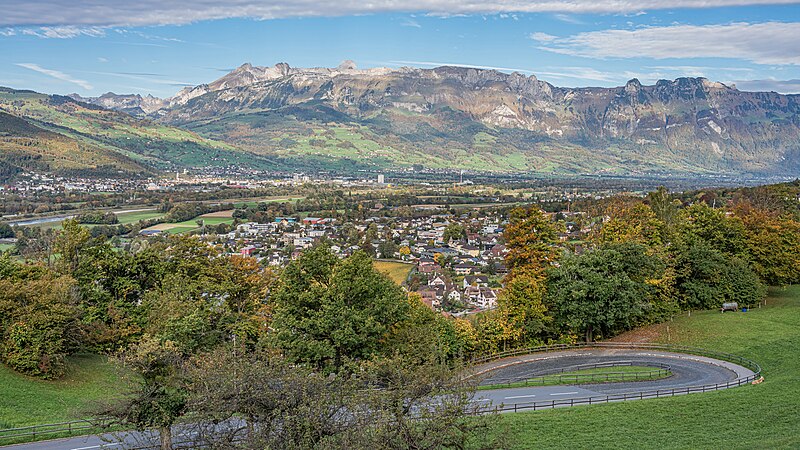 File:Liechtenstein asv2022-10 img02 Vaduz Aussicht beim Schloss.jpg