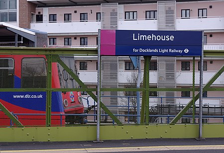 Fail:Limehouse_station_MMB_11_DLR_62.jpg