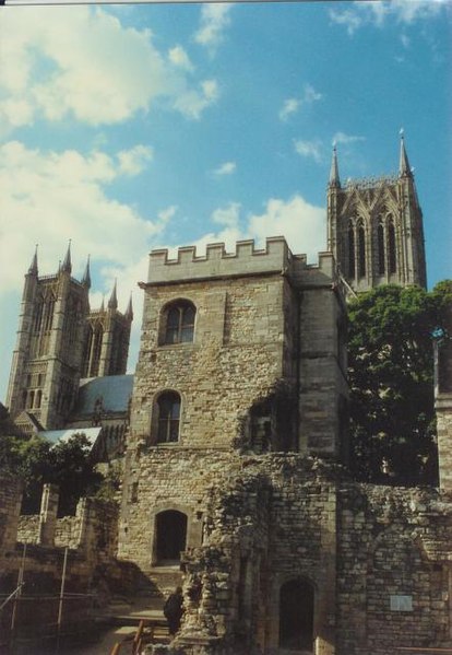 File:Lincoln Cathedral - geograph.org.uk - 2181.jpg