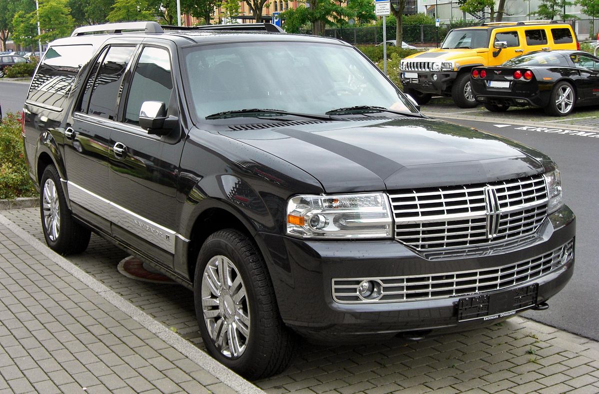 Машина Lincoln Navigator