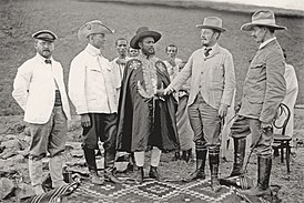 Участники немецкой аксумской экспедиции в Аксуме в феврале 1906 года. Энно Литман — второй справа