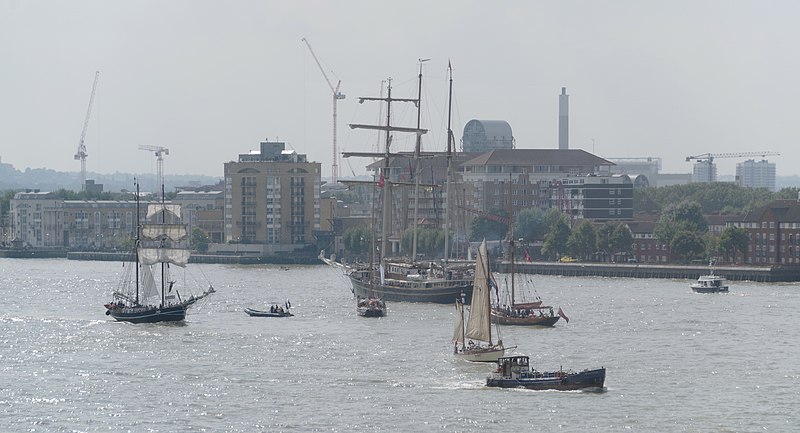 File:London MMB »1Q2 River Thames and Royal Greenwich Tallships Festival.jpg
