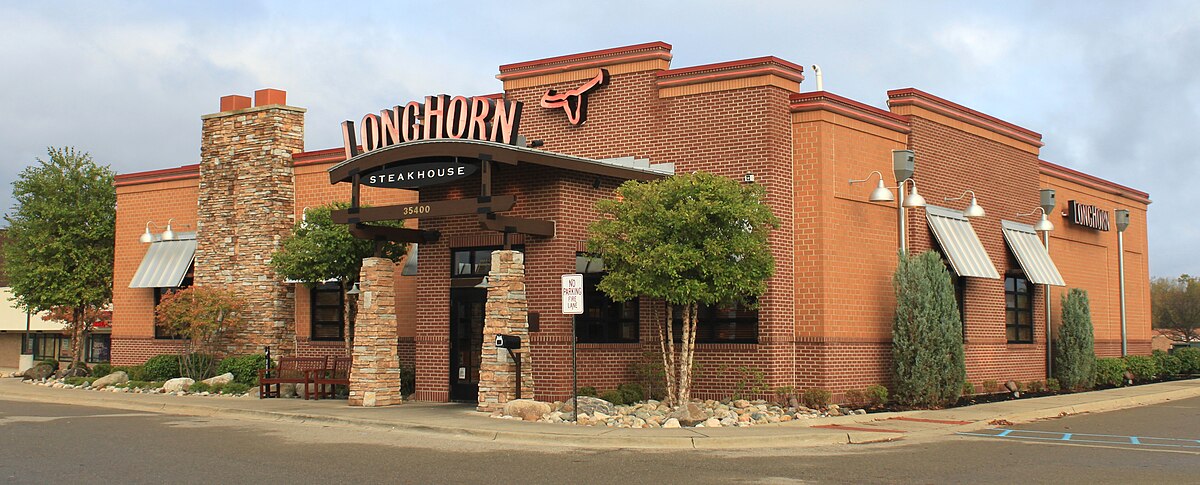 https://upload.wikimedia.org/wikipedia/commons/thumb/8/86/LongHorn_Steakhouse_Westland_Michigan.jpg/1200px-LongHorn_Steakhouse_Westland_Michigan.jpg