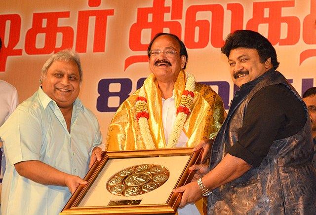 M. Venkaiah Naidu being presented a memento by Ramkumar Ganesan and Prabhu in 2016