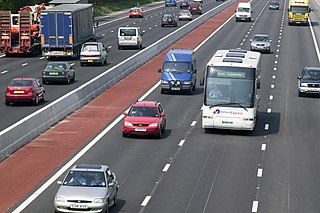 <span class="mw-page-title-main">Concrete step barrier</span> Safety barrier used on the central reservation of motorways