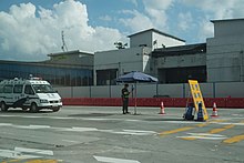 A roadblock operated by Shenzhen Public Security Bureau on G4 motorway. The police vehicle is a Ford Transit MPS ELW Yue B3052Jing .jpg