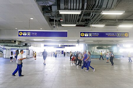 ไฟล์:MRT_Ta_Phra_station_(Exit_area_with_exit_information_signs).jpg