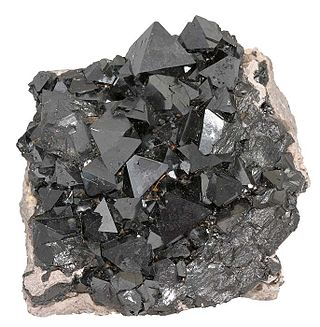 <span class="mw-page-title-main">Magnetite</span> Iron ore mineral