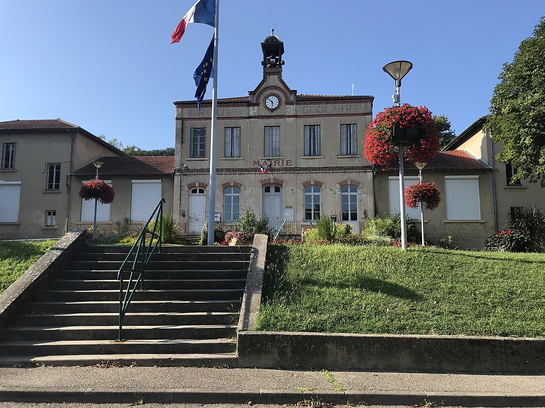 File:Mairie de Beynost (Ain, France) en août 2018.JPG