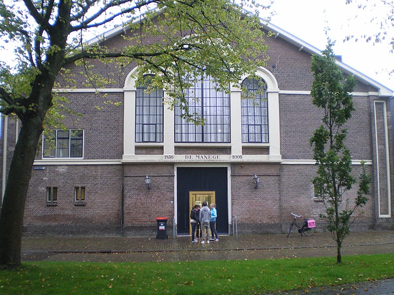 File:Manege Arendstuin Leeuwarden.JPG