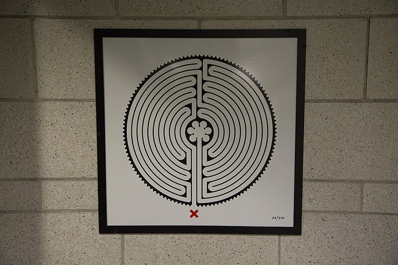 File:Mark Wallinger Labyrinth 69 - Southwark.jpg