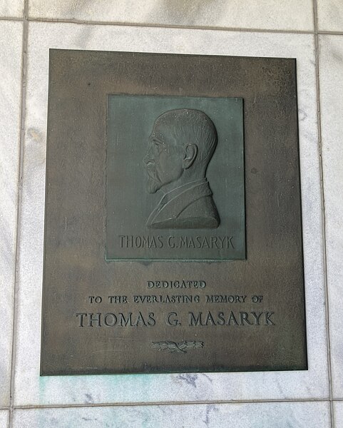 File:Masaryk Memorial Mausoleum at Bohemian National Cemetery, Chicago - plaque 2.jpg