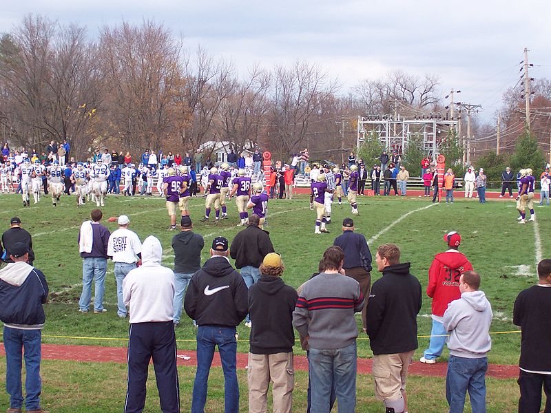 File:McKendree U football team 100 0929.jpg