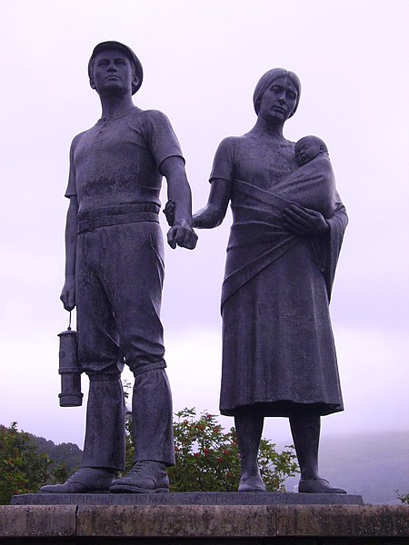 File:Miners' Statue, Rhondda.jpg