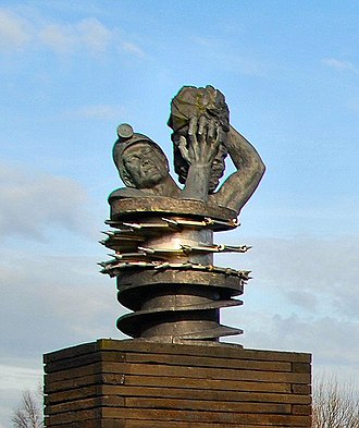 Monument to James Anderton and the Anderton Shearer Loader Mining Statue - geograph.org.uk - 1532332.jpg