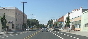 Moro nhìn dọc theo Quốc lộ Hoa Kỳ 97, phố chính của thành phố