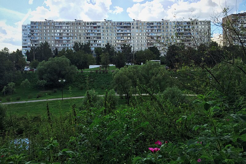 File:Moscow, Chermyanka valley park in Bibirevo (31423361622).jpg