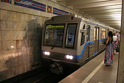 Metro treinstel 81717-6K op weg naar het westen
