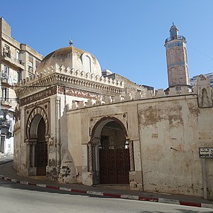 Algeria: Zina, Mbili, Makhalilo gha charu