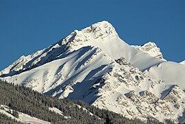 Mount Brewster je patrné z Banff.jpg