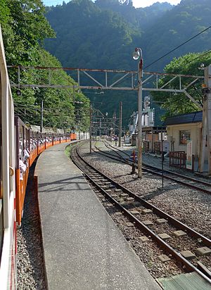 車內望向站內