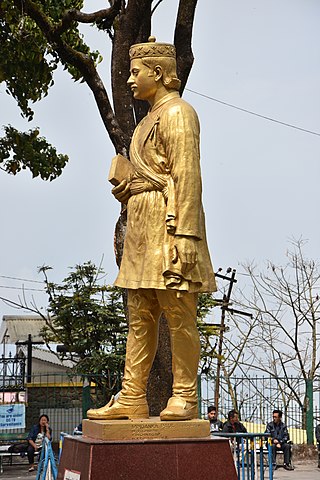 Nepali Poet Bhanubhakta Acharya statue.jpg