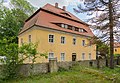 Pfarrhaus mit Sandsteinaltar im Inneren