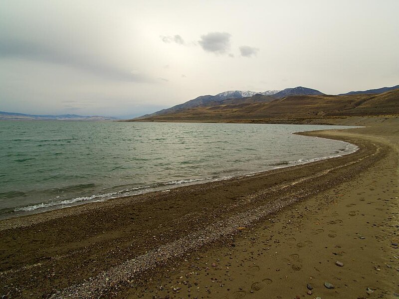 File:Nevada, Pyramid Lake, April 2007 (2500965682).jpg