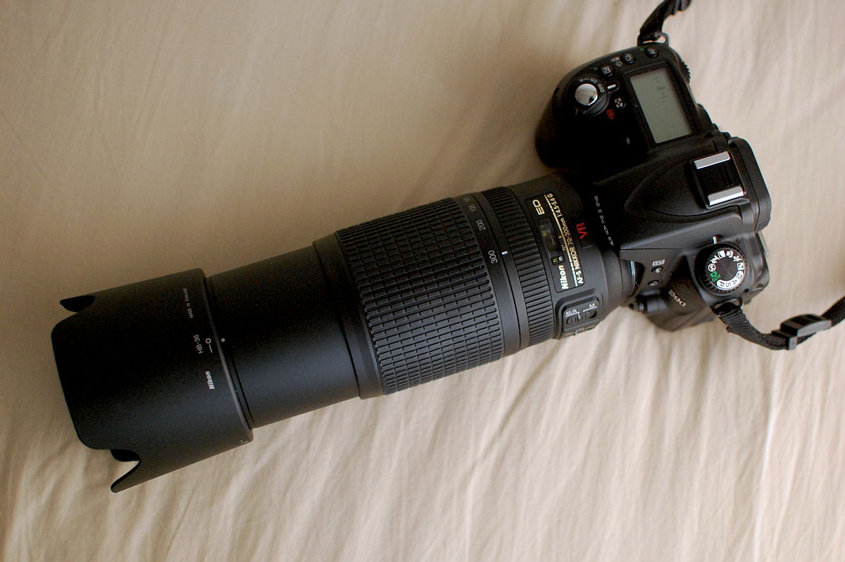 File:Nikon D90 with Nikon AF-S VR Zoom-Nikkor 70-300mm F4.5-5.6G IF-ED lens  - (1).jpg - Wikimedia Commons