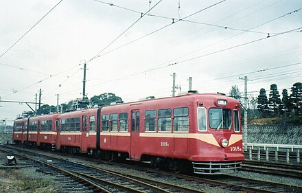 1000 Series on the Nishitetsu Kitakyushu Line before closing in 2000.