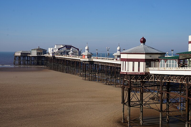 File:North Pier, Blackpool - geograph.org.uk - 6089694.jpg