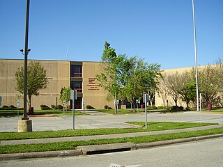 <span class="mw-page-title-main">Northbrook High School</span> Public secondary school in the United States