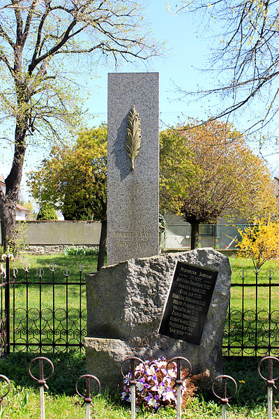 File:Nová Ves I, Ohrada, memorial.jpg