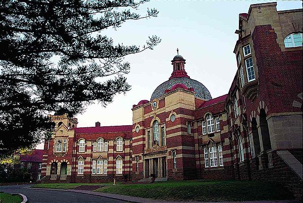 Main school building (1909).