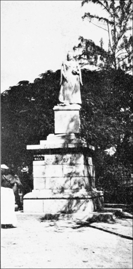 PSM V70 D400 Damaged statue of queen victoria.png