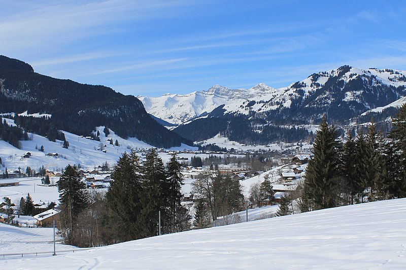 File:Panoramaweg Saanenmöser - Schönried - Gruben - Gstaad - panoramio (48).jpg