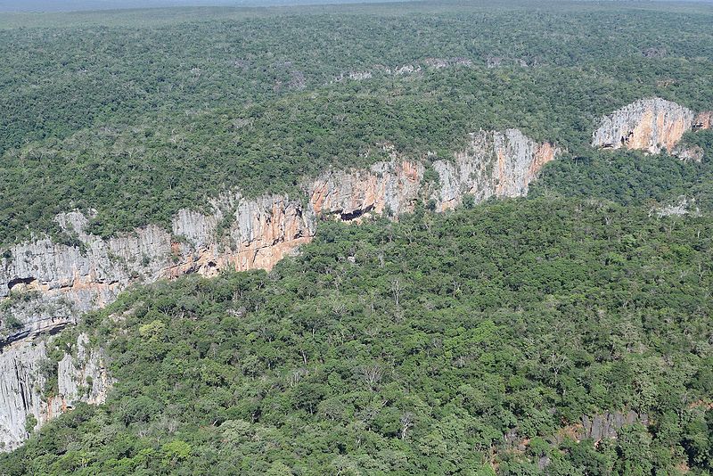 File:Parque Nacional Cavernas do Peruaçu, vista aérea a partir de um helicóptero P1140403.jpg