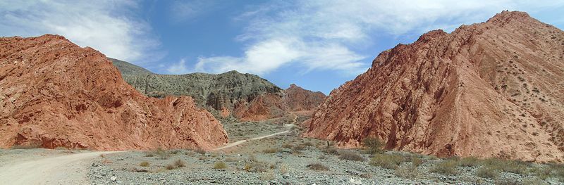 File:Paseos de los colorados - Purmamarca 2.jpg